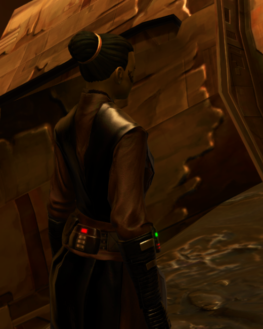 Headstrong Apprentice Armor Set Back from Star Wars: The Old Republic.